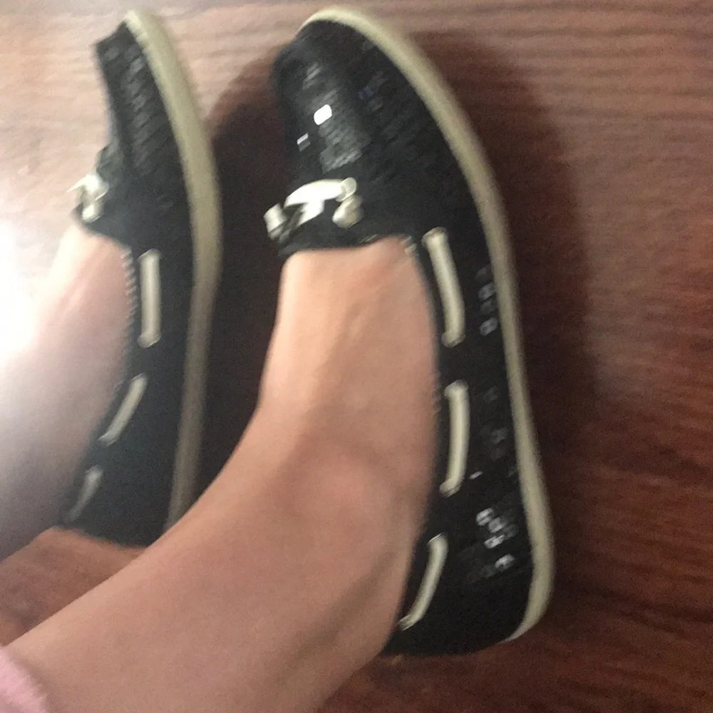 GREAT UC ARIZONA Women’s black and white slip on